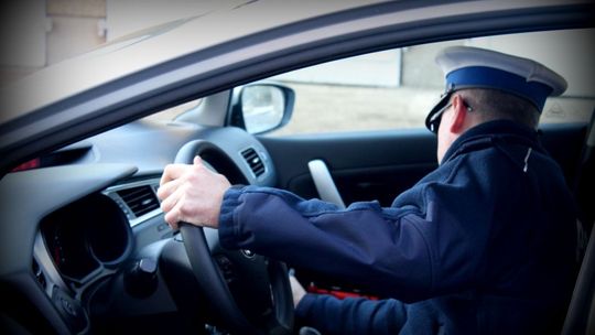 Policjanci eskortowali samochód z niemowlęciem