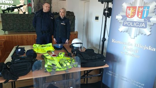 Policjanci spotkali się z uczniami w Rymanowie. Promowali służbę w Policji