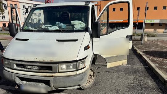 Policjanci z Krosna zatrzymali dostawcze Iveco pełne usterek i zaniedbań