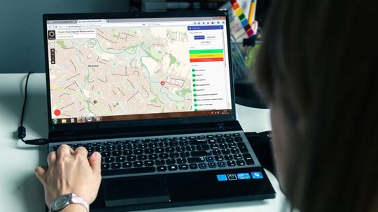 Policjanci zachęcają do korzystania z Mapy Zagrożeń Bezpieczeństwa