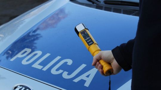 ? Policjantka pomagając rodzinie dotkniętej przemocą, zatrzymała pijanego kierowcę