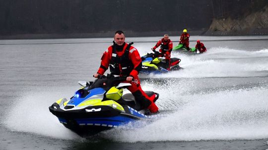 Policyjne wodne skutery na Jeziorze Solińskim [ZDJĘCIA, WIDEO]