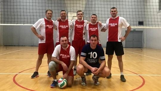 Policyjni siatkarze zwyciężyli w turnieju Mikołajkowym
