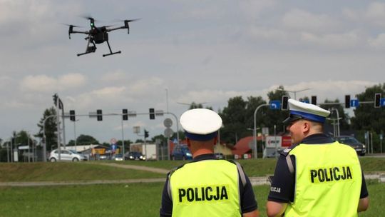Policyjny dron w Krośnie. Skontrolowano 31 pojazdów, ujawniono 37 wykroczeń