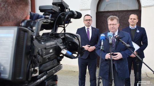 Politycy PiS mówili w Krośnie o inwestycjach kolejowych. Co z dworcem w Krośnie?
