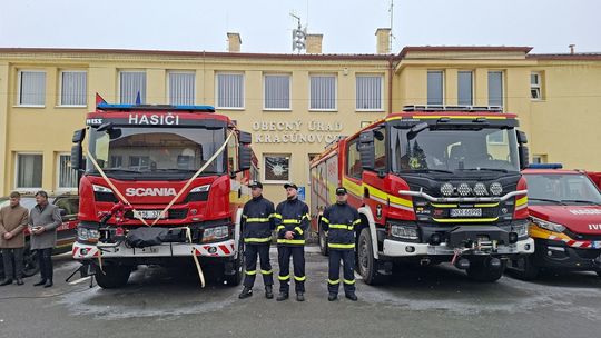 Polsko-słowacka współpraca dla bezpieczeństwa. Nowe wozy strażackie dla Posady Dolnej i Kracunoviec