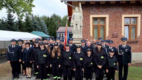 Pomnik św. Floriana po renowacji stanął przy remizie OSP Krosno-Polanka