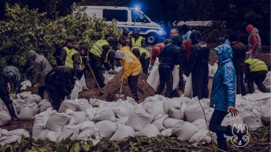 Pomoc dla powodzian. Gdzie prowadzone są zbiórki w Krośnie i powiecie krośnieńskim? [ARTYKUŁ AKTUALIZOWANY]