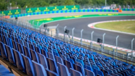 Ponad 10 tysięcy krzesełek Forum by Nowy Styl wypełniło trybuny toru Hungaroring