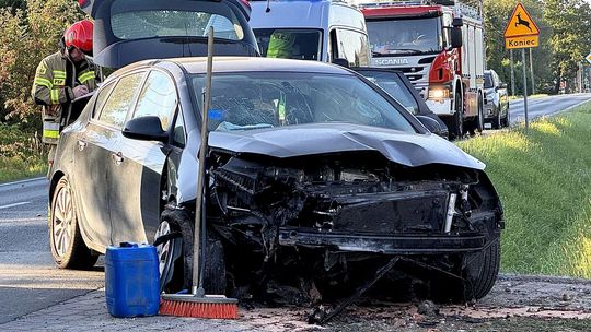 Poranne zdarzenie na Rzeszowskiej. Kierowca Opla zasnął za kierownicą