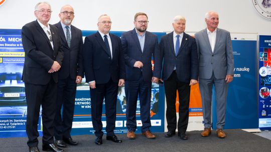 Porozumienie, które otwiera uczniom krośnieńskiego „Mechanika” świat nowoczesnych technologii