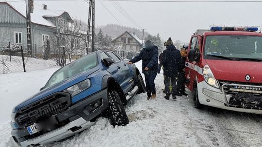 ? Posada Górna. Mężczyzna wtargnął pod samochód