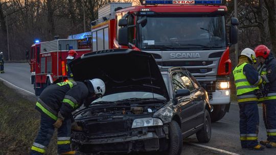 POSADA GÓRNA: Wjechała samochodem w betonowy przepust
