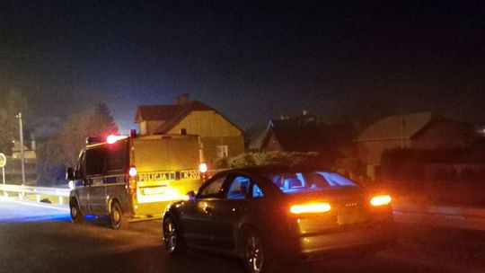 ? Pościg za skradzionym audi zakończony kolizją z radiowozem. 19-latek w areszcie