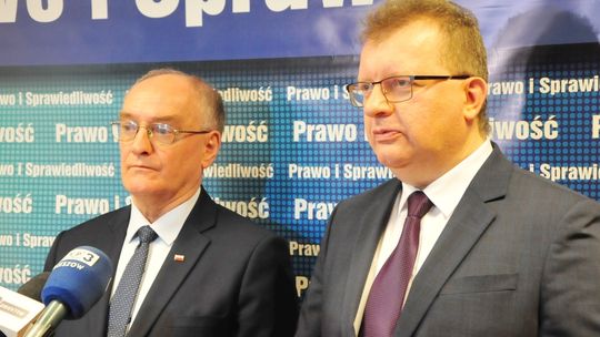 Posłowie Prawa i Sprawiedliwości: Za naszych rządów podwyższono najniższe emerytury