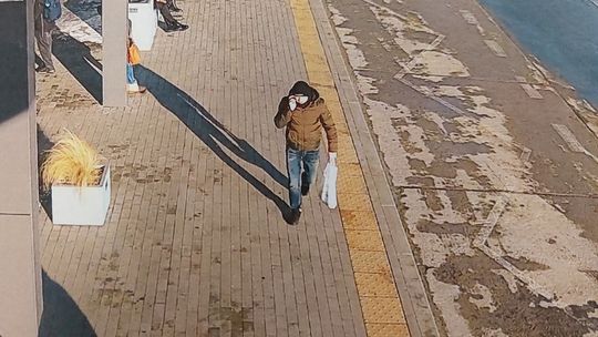 Poszukiwania mężczyzny w związku z oszustwem 80-letniej mieszkanki Krosna