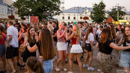 Nawet Rzeszów nie ma takich potańcówek. Krośnieński Rynek znów zatańczył