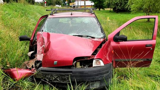 ? Potok/DK28. Fiatem zjechał z drogi i uderzył w słup