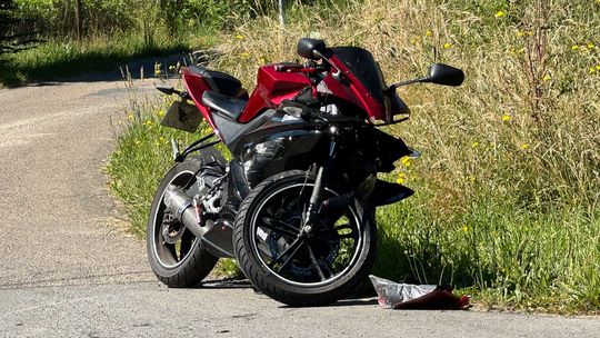 Potok. Zderzenie motocyklisty z samochodem osobowym