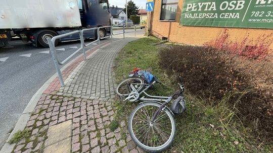 Potrącenie rowerzysty przez ciężarówkę
