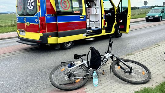 Potrącenie rowerzysty przez samochód na Zręcińskiej