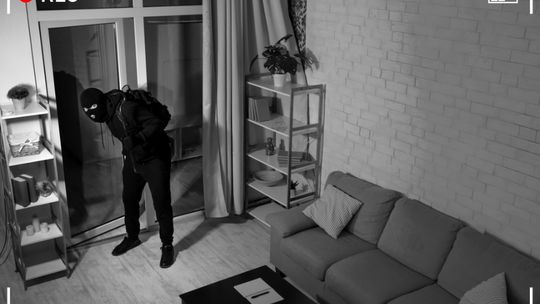 Powiedz sąsiadom, że wyjeżdżasz. Policja podpowiada, jak zabezpieczyć dom na święta