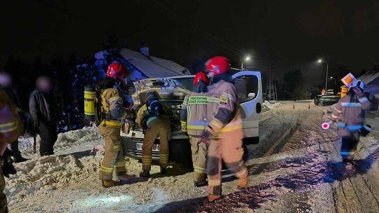Pożar busa w Świerzowej Polskiej Pożar busa w Świerzowej Polskiej