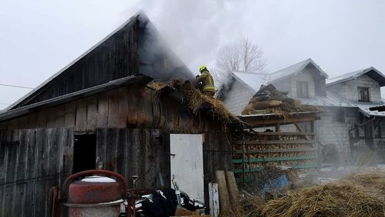 Pożar domu w Rymanowie. Pożary i groźny czad na Podkarpaciu. Jest ofiara śmiertelna