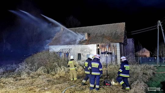 Pożar opuszczonego budynku w Jaszczwi