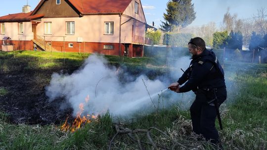 Pożar przy ul. Mostowej. Dzięki członkom MDP służby zareagowały natychmiast