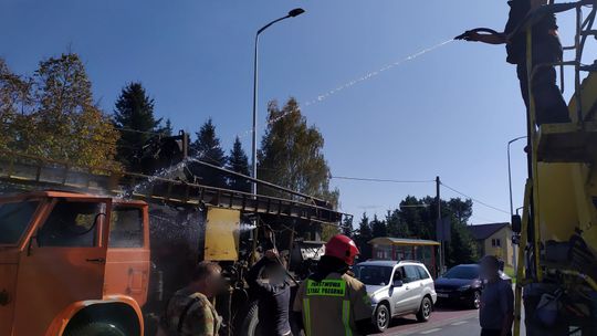 Pożar samochodu dźwigu-wiertnicy na DK28