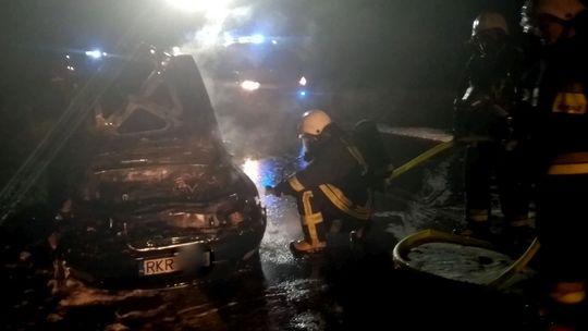 Pożar samochodu na DW897 w Daliowej