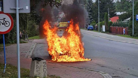 Pożar samochodu na ulicy Okrzei w Krośnie