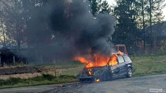Pożar samochodu w Trzcianie Pożar samochodu w Trzcianie