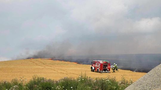 Pożar ścierniska pomiędzy Miejscem Piastowym a Wrocanką