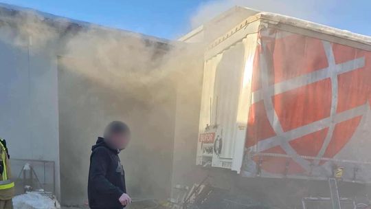 Pożar w hali produkcyjnej na Popiełuszki