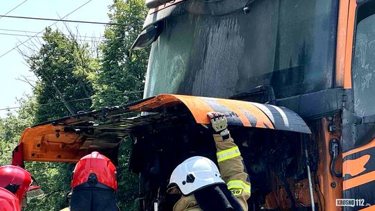 Pożar w komorze silnika ciężarowego Volvo. DK19 została zablokowana