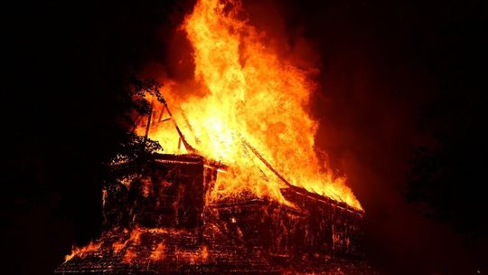 Pożar w sanockim skansenie. Spłonął m.in. XVII-wieczny kościół