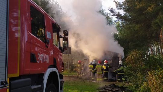 Pożar wiaty w Iwoniczu. Na miejscu cztery zastępy z PSP i OSP