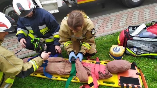 Strażackie ćwiczenia. Próbna ewakuacja w Szkole Podstawowej w Krościenku Wyżnym