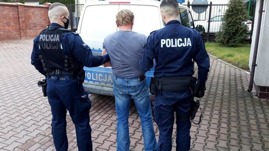 Próbował podpalić komendę policji w Brzozowie. 45-latkowi postawiono zarzuty