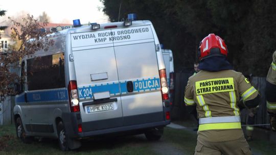 Nastolatkowie próbowali uciec przed ojcem 17-latki. Porzucili auto w Świerzowej Polskiej