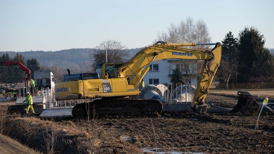 Usuwają linię elektroenergetyczną z kolizyjnej trasy S19 Domaradz – Krosno [ZDJĘCIA]