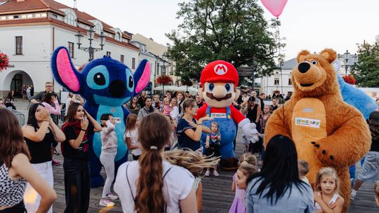 Przedostatnia Krośnieńska Potańcówka tego lata. DJ Kusy porwał mieszkańców do tańca [ZDJĘCIA]