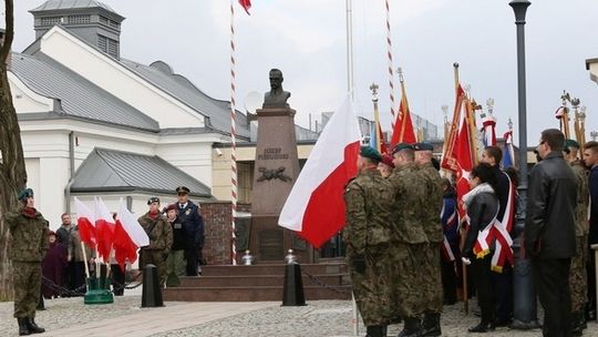 Przedstawiciele służb podczas 98. rocznicy Odzyskania Niepodległości