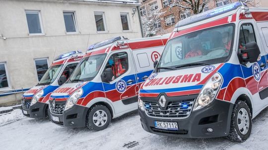 Przekazano trzy nowe karetki dla krośnieńskiego Pogotowia Ratunkowego