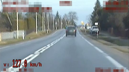 Przekroczył prędkość o 77 km/h. Otrzymał mandat na 2500 zł i 10 punktów. Stracił prawo jazdy [FILM]