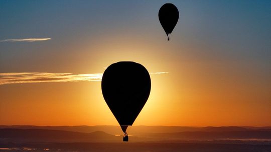 Przepiękny poranny lot ponad 100 balonów nad Krosnem!