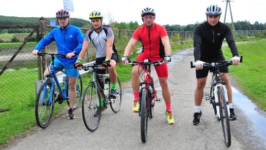 Przepłynęli, przejechali i przebiegli ponad 60 kilometrów dla Natalki. Też możemy pomóc chorej dziewczynce