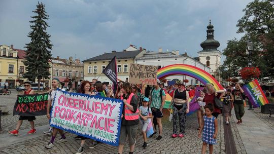 Przez Krosno przeszedł I Marsz Równości. Zobacz fotorelację